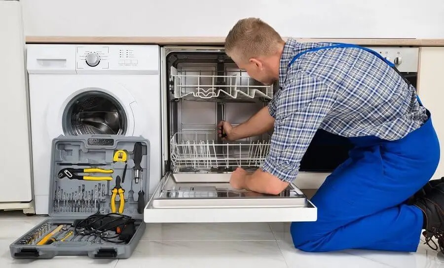 Çubuk Termoteknik servisi teknisyen ekibi beyaz eşya tamiri yaparken
